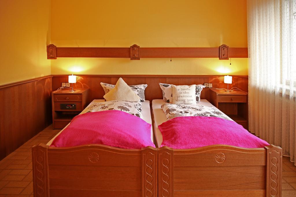 Hotel In Der Strassen Золинген Екстериор снимка