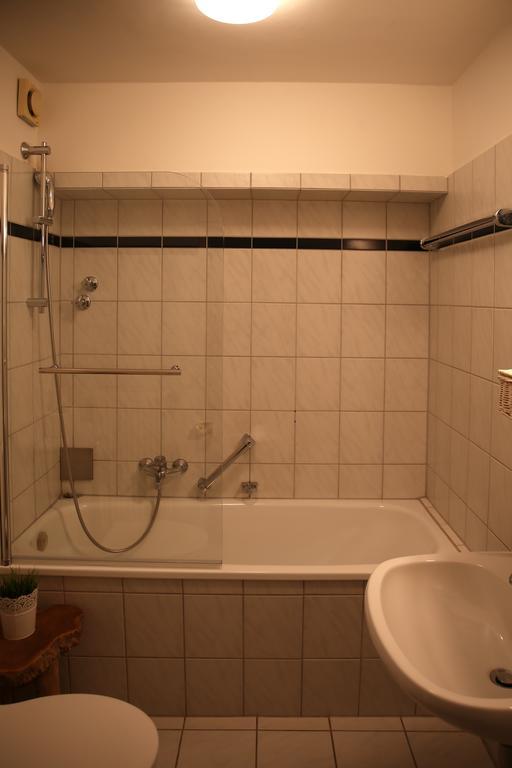 Hotel In Der Strassen Золинген Екстериор снимка